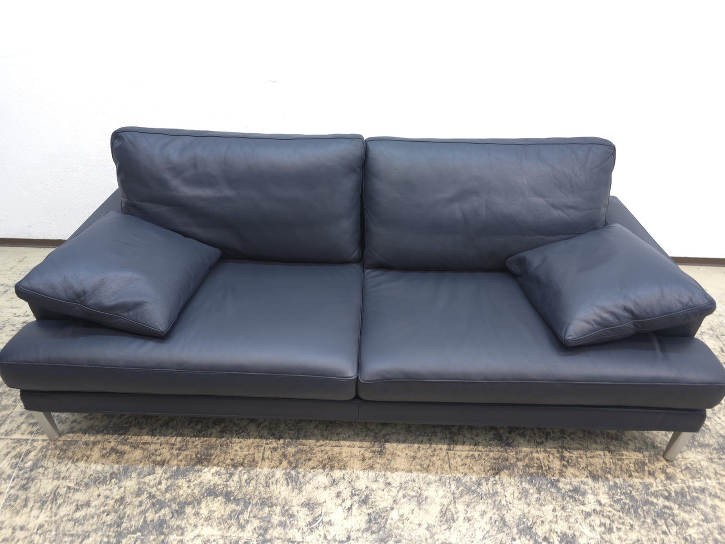 {{ product_title }} – {{ product_type }} von JS Furniture, Designer-Möbel gebraucht.