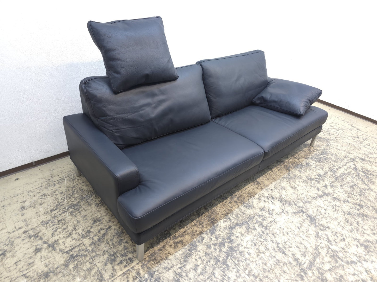 {{ product_title }} – {{ product_type }} von JS Furniture, Designer-Möbel gebraucht.