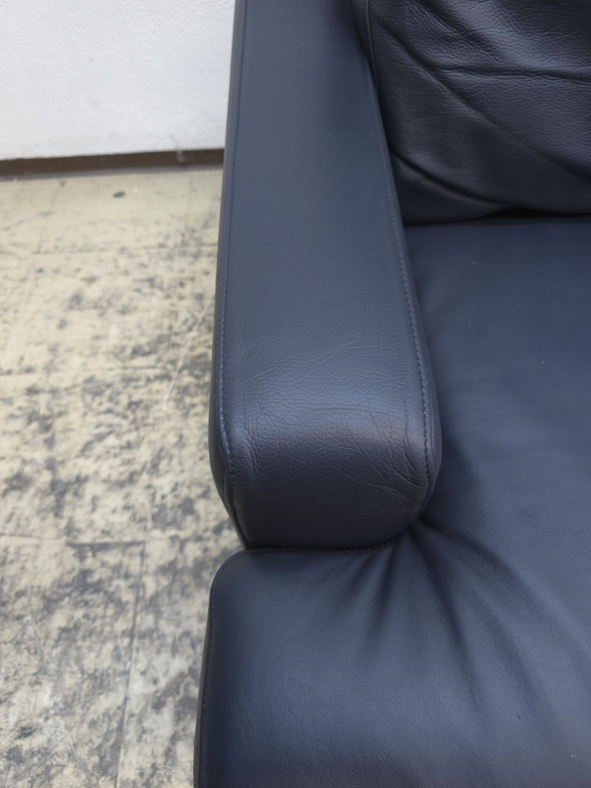 {{ product_title }} – {{ product_type }} von JS Furniture, Designer-Möbel gebraucht.