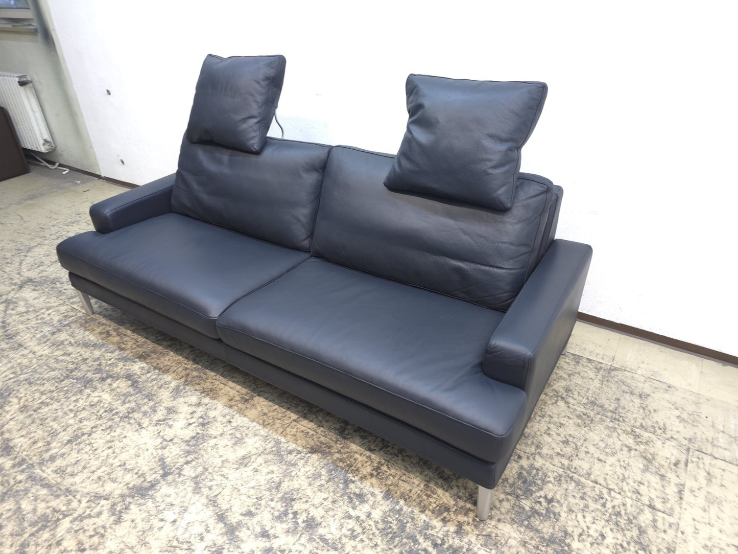 {{ product_title }} – {{ product_type }} von JS Furniture, Designer-Möbel gebraucht.