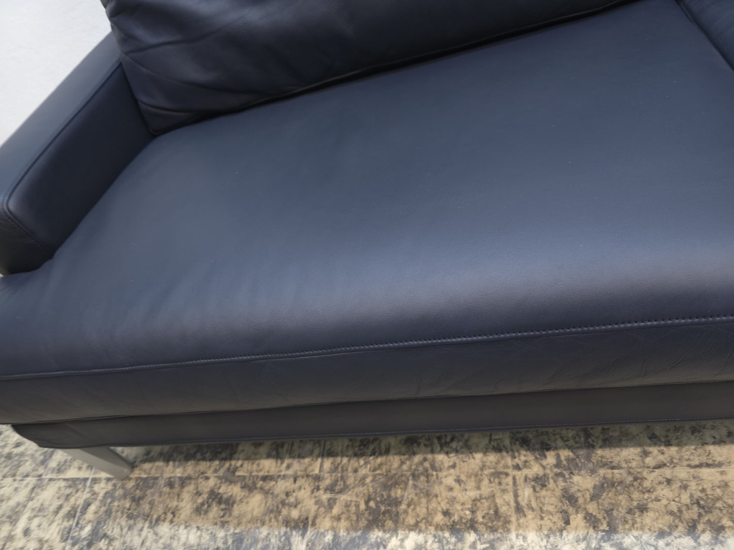 {{ product_title }} – {{ product_type }} von JS Furniture, Designer-Möbel gebraucht.