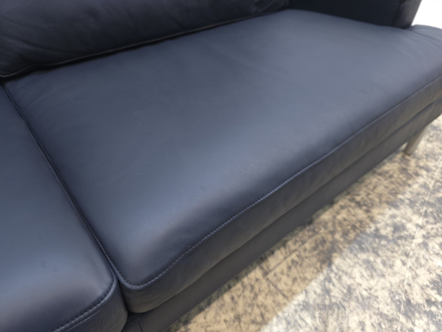 {{ product_title }} – {{ product_type }} von JS Furniture, Designer-Möbel gebraucht.