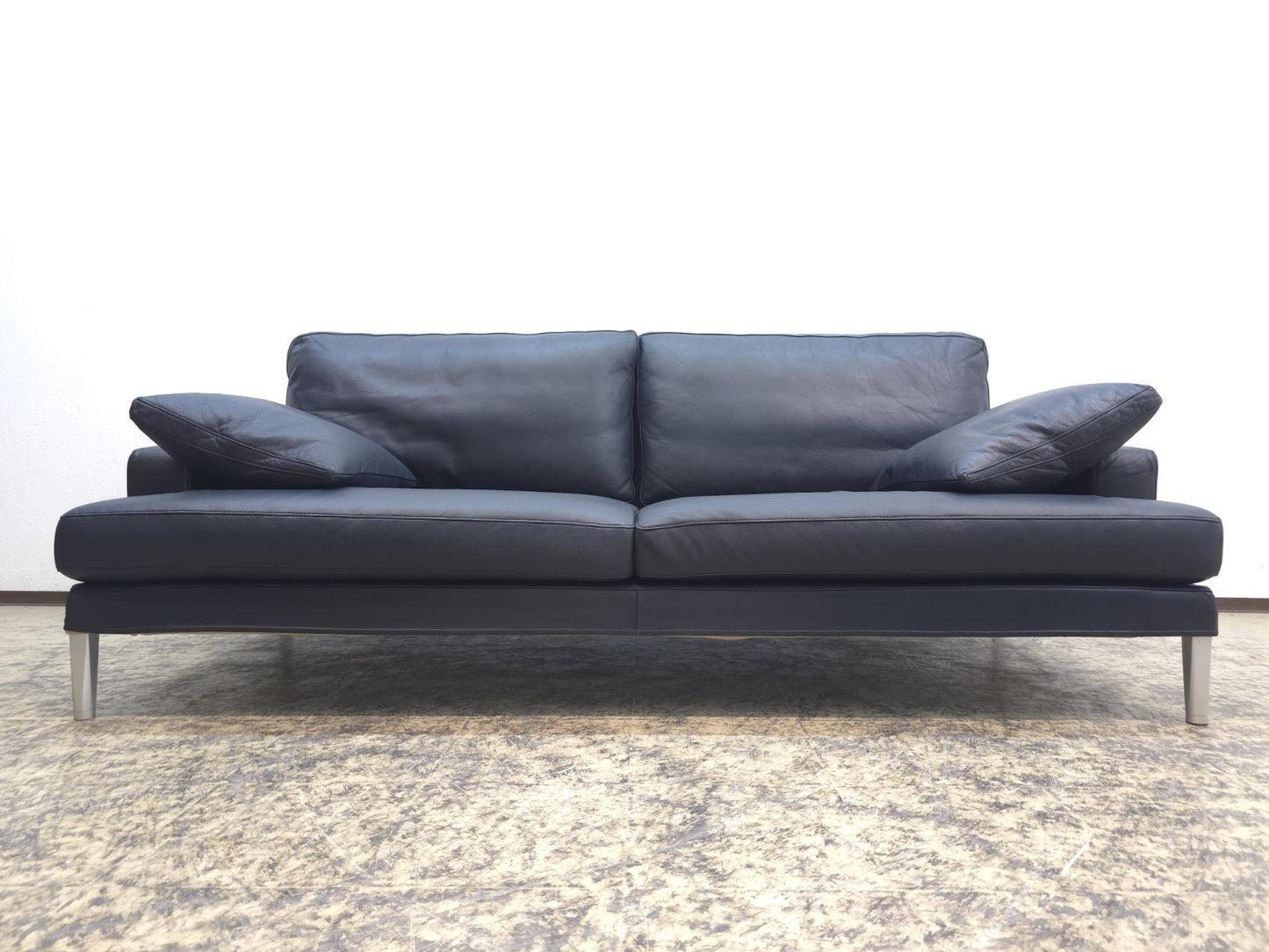 {{ product_title }} – {{ product_type }} von JS Furniture, Designer-Möbel gebraucht.