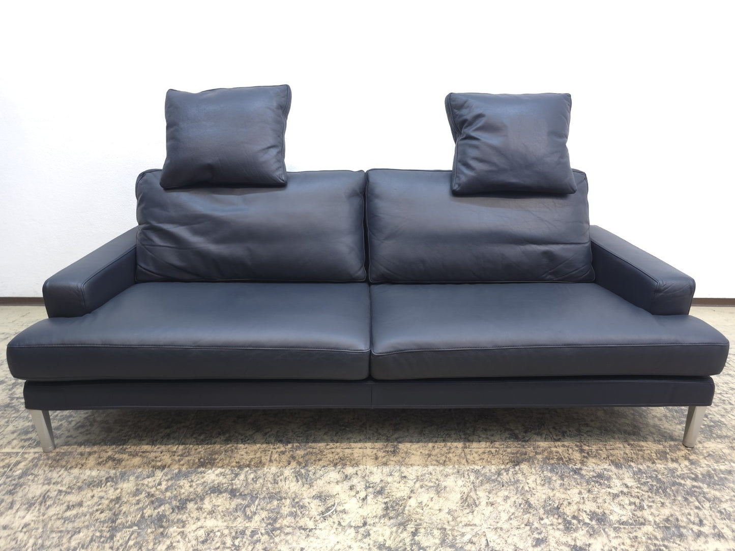{{ product_title }} – {{ product_type }} von JS Furniture, Designer-Möbel gebraucht.