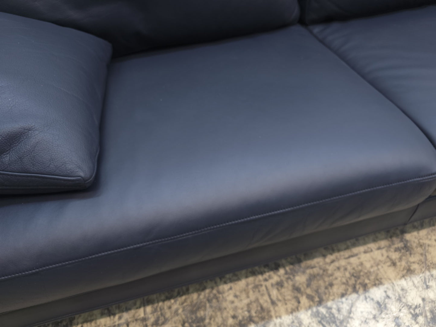 {{ product_title }} – {{ product_type }} von JS Furniture, Designer-Möbel gebraucht.