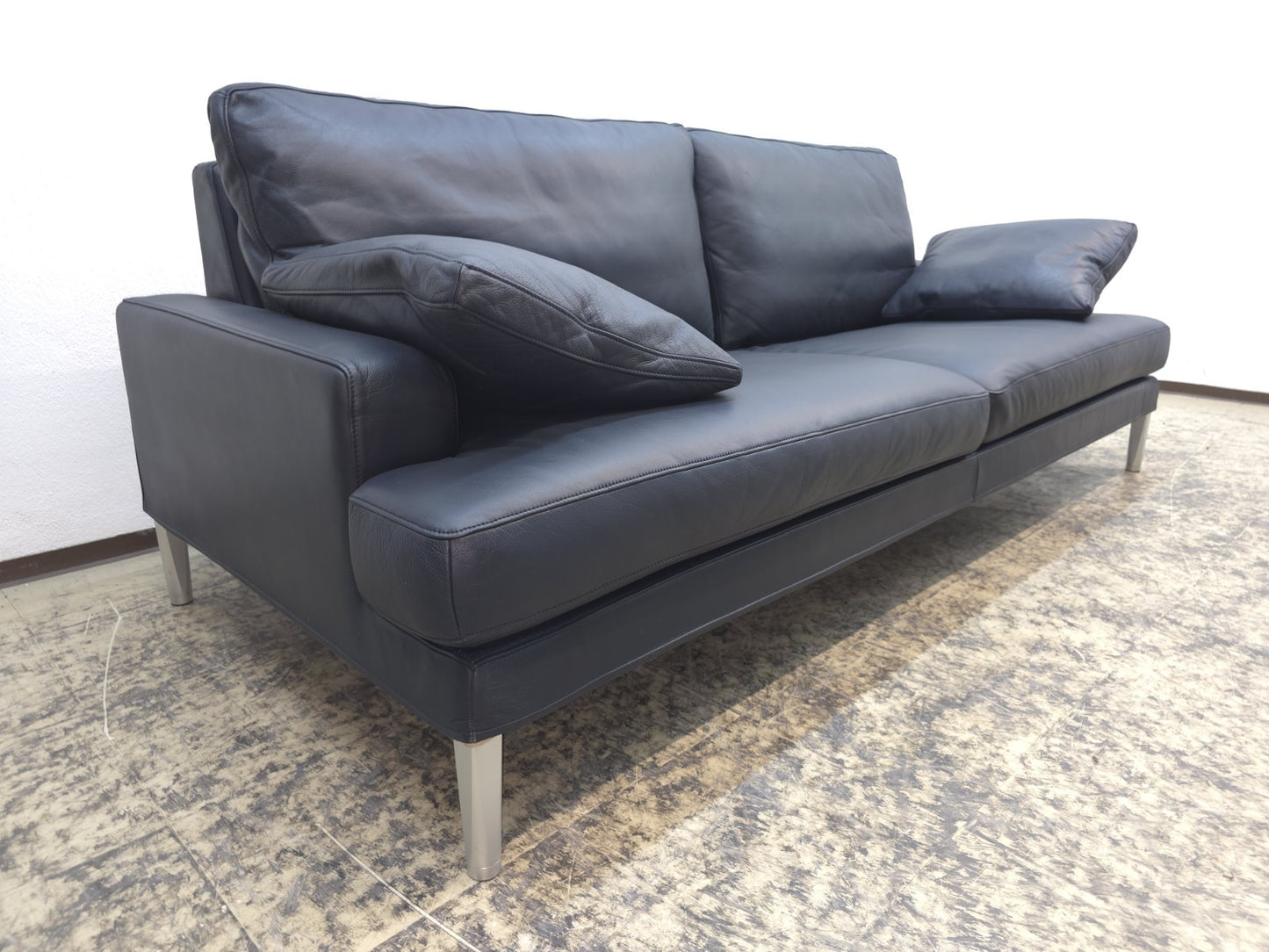 {{ product_title }} – {{ product_type }} von JS Furniture, Designer-Möbel gebraucht.