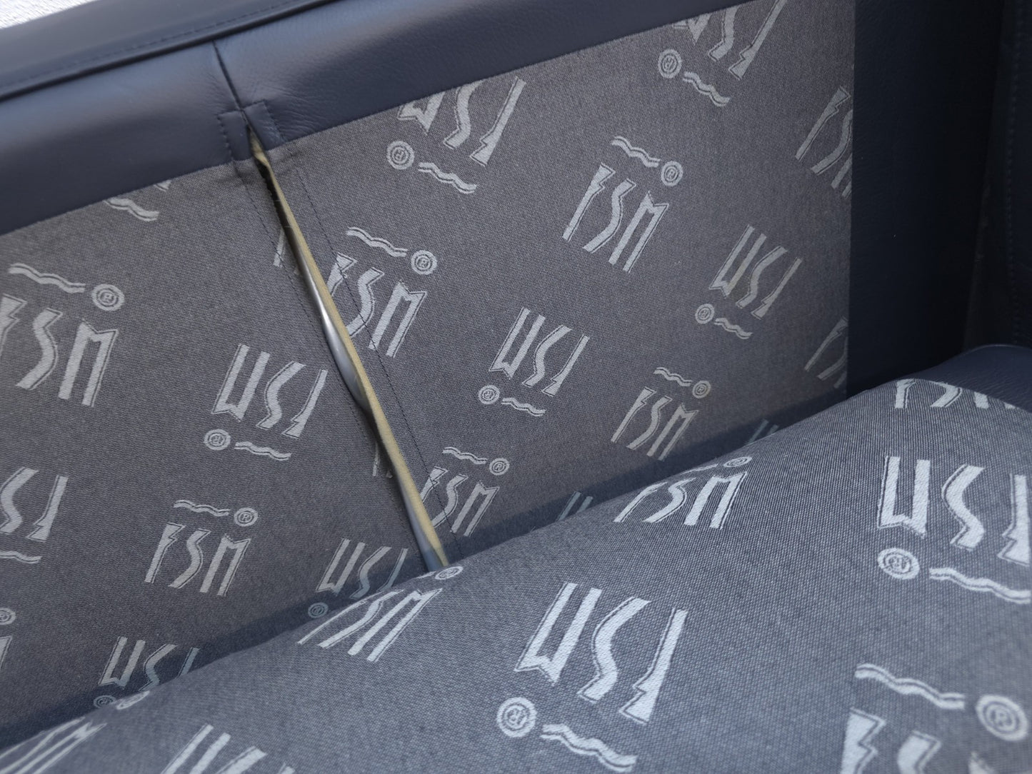 {{ product_title }} – {{ product_type }} von JS Furniture, Designer-Möbel gebraucht.