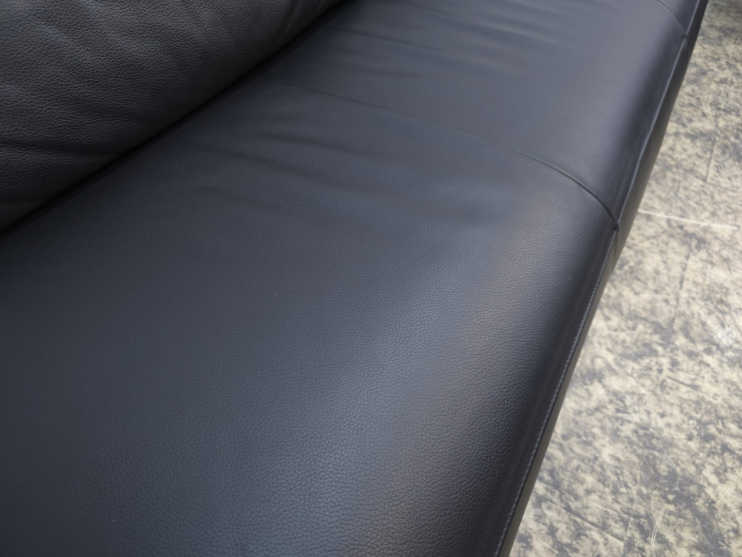 {{ product_title }} – {{ product_type }} von JS Furniture, Designer-Möbel gebraucht.