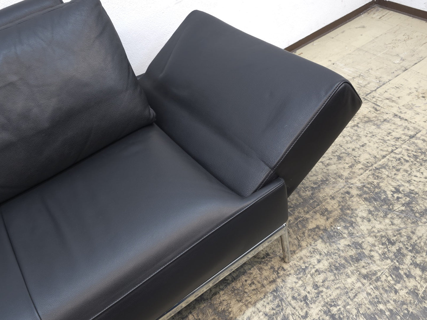{{ product_title }} – {{ product_type }} von JS Furniture, Designer-Möbel gebraucht.