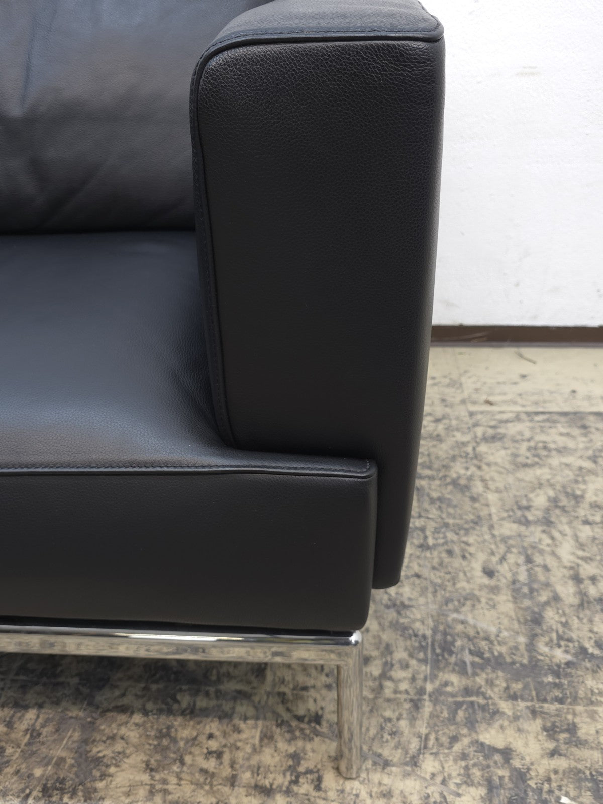 {{ product_title }} – {{ product_type }} von JS Furniture, Designer-Möbel gebraucht.