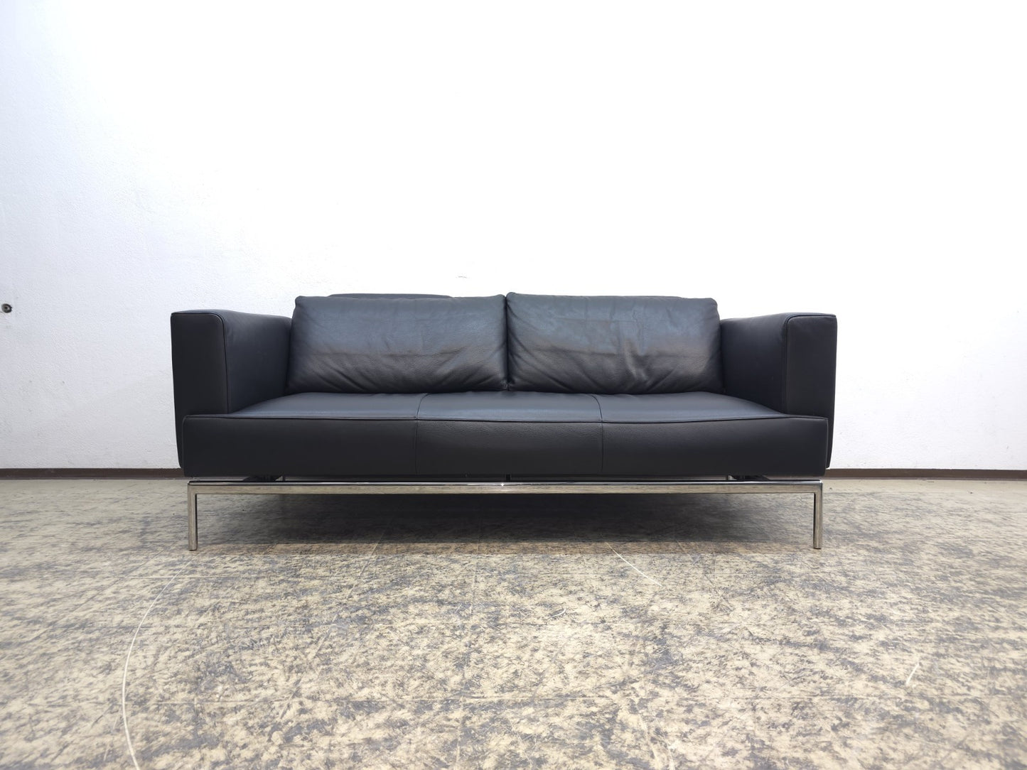 {{ product_title }} – {{ product_type }} von JS Furniture, Designer-Möbel gebraucht.