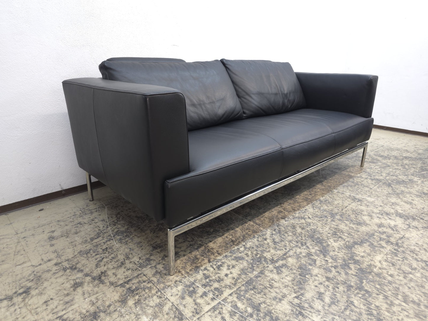 {{ product_title }} – {{ product_type }} von JS Furniture, Designer-Möbel gebraucht.