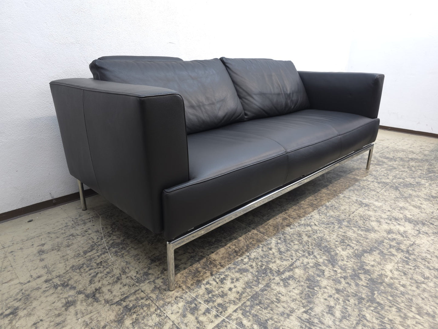 {{ product_title }} – {{ product_type }} von JS Furniture, Designer-Möbel gebraucht.