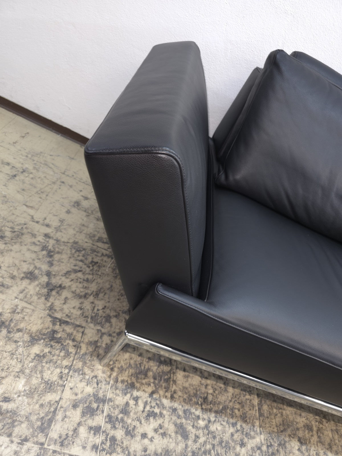 {{ product_title }} – {{ product_type }} von JS Furniture, Designer-Möbel gebraucht.