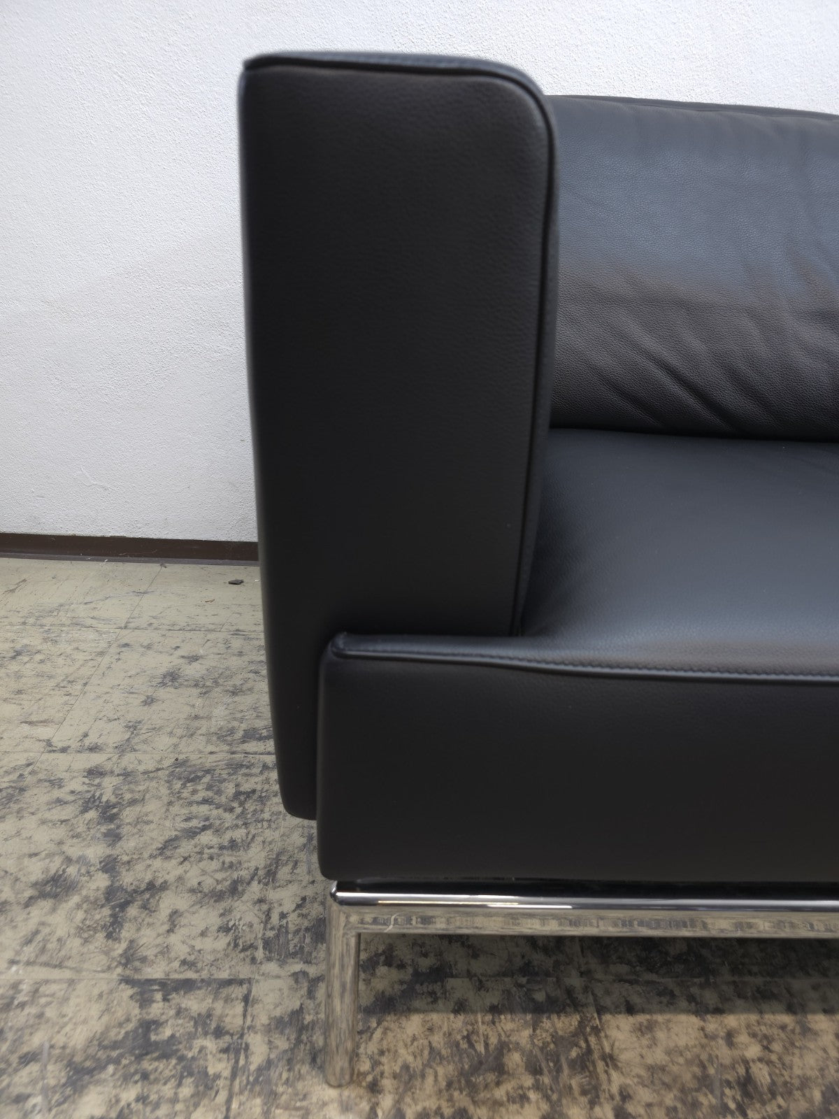 {{ product_title }} – {{ product_type }} von JS Furniture, Designer-Möbel gebraucht.