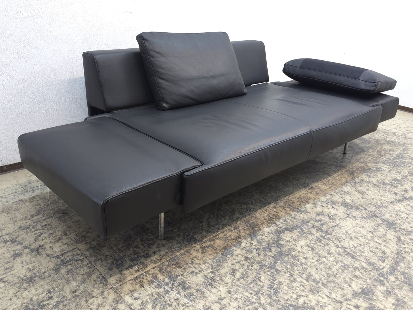 {{ product_title }} – {{ product_type }} von JS Furniture, Designer-Möbel gebraucht.