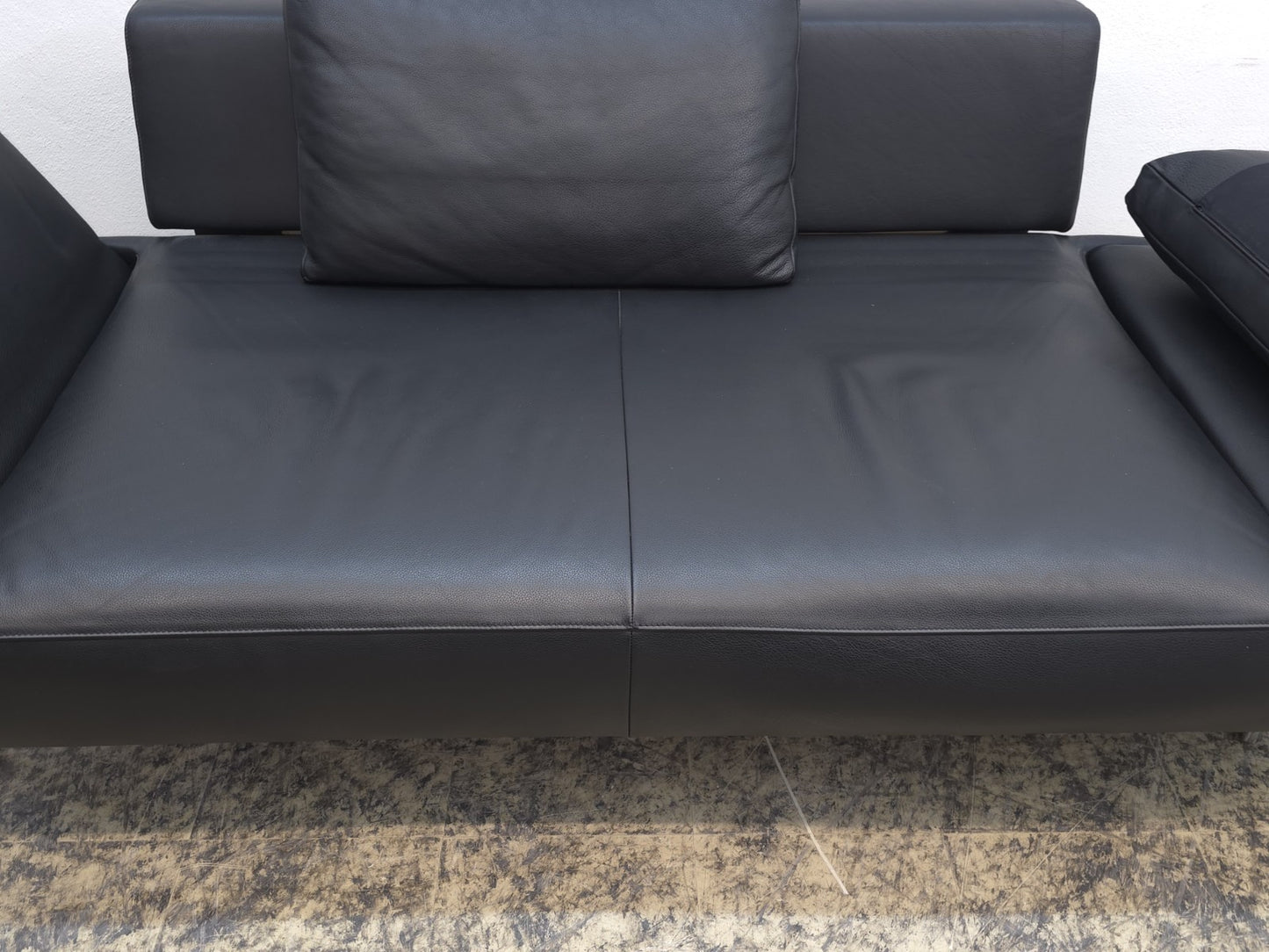 {{ product_title }} – {{ product_type }} von JS Furniture, Designer-Möbel gebraucht.