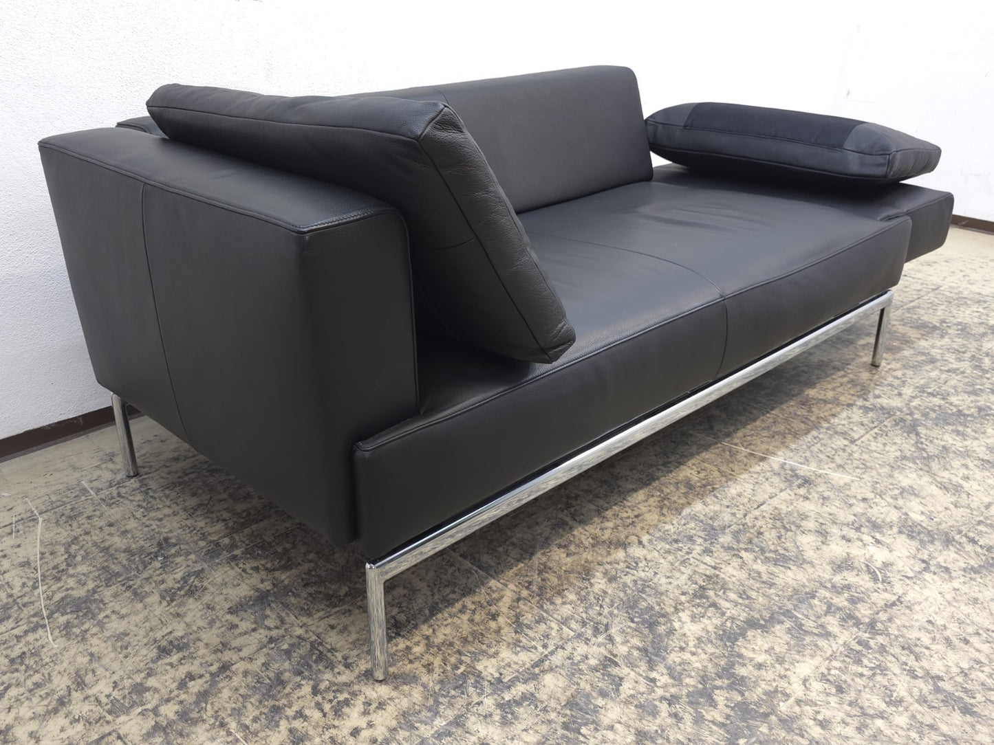 {{ product_title }} – {{ product_type }} von JS Furniture, Designer-Möbel gebraucht.