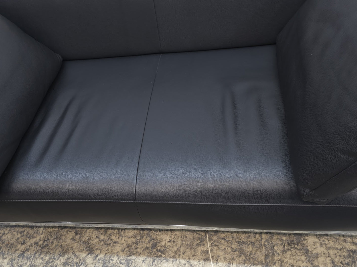 {{ product_title }} – {{ product_type }} von JS Furniture, Designer-Möbel gebraucht.