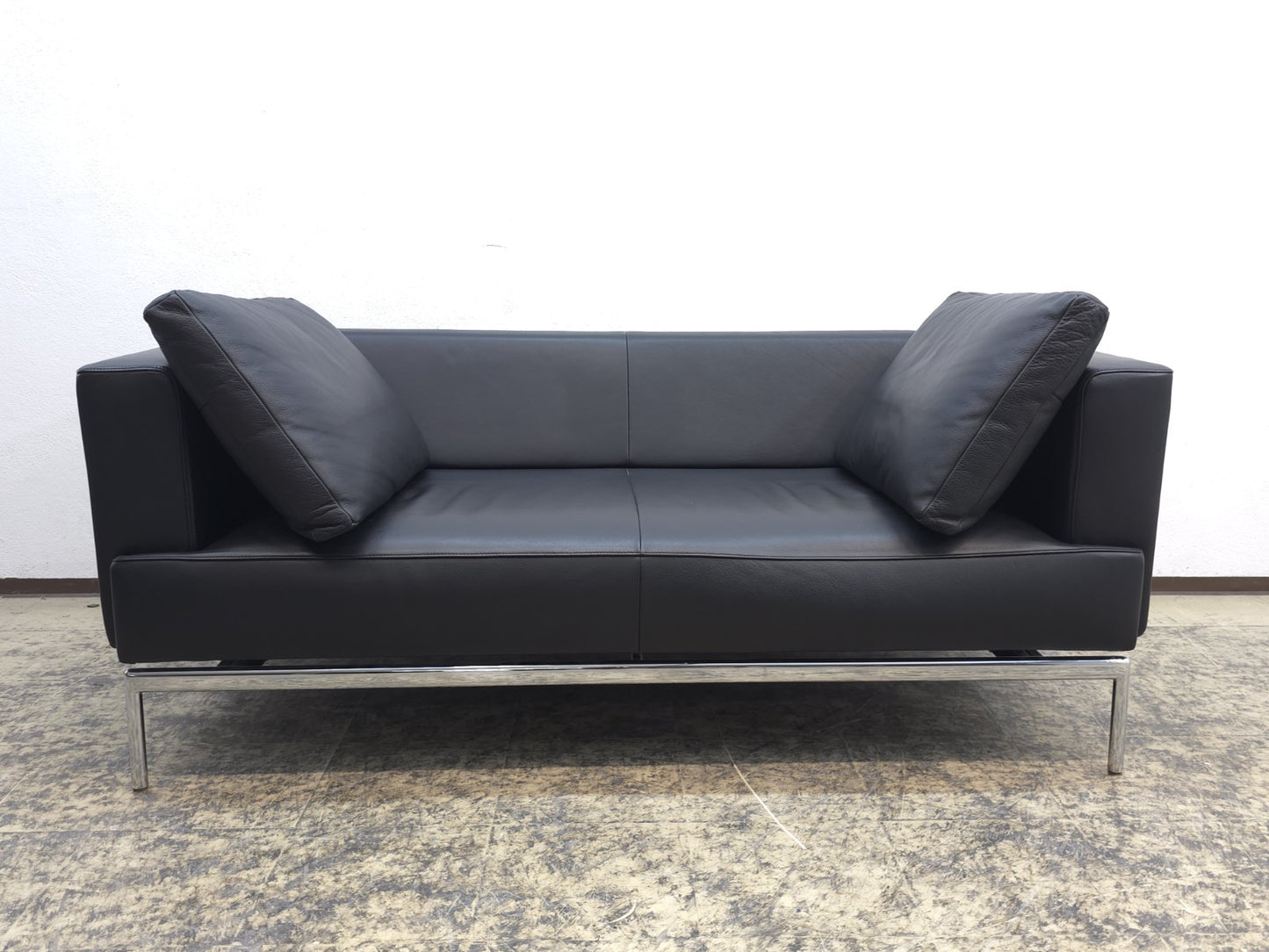 {{ product_title }} – {{ product_type }} von JS Furniture, Designer-Möbel gebraucht.