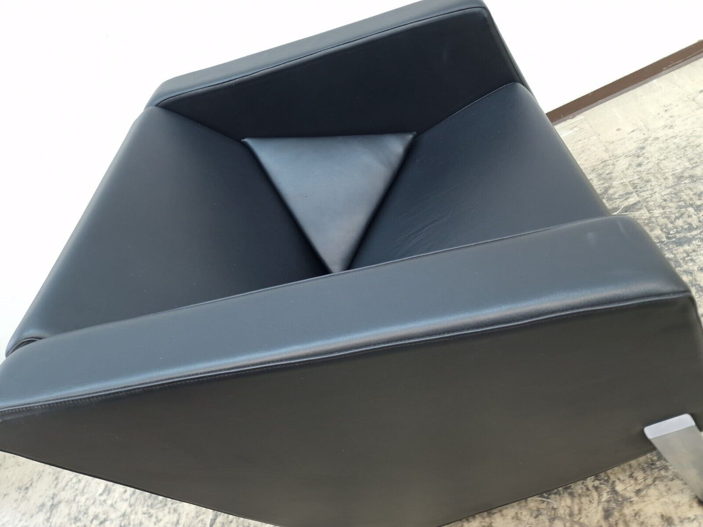{{ product_title }} – {{ product_type }} von JS Furniture, Designer-Möbel gebraucht.