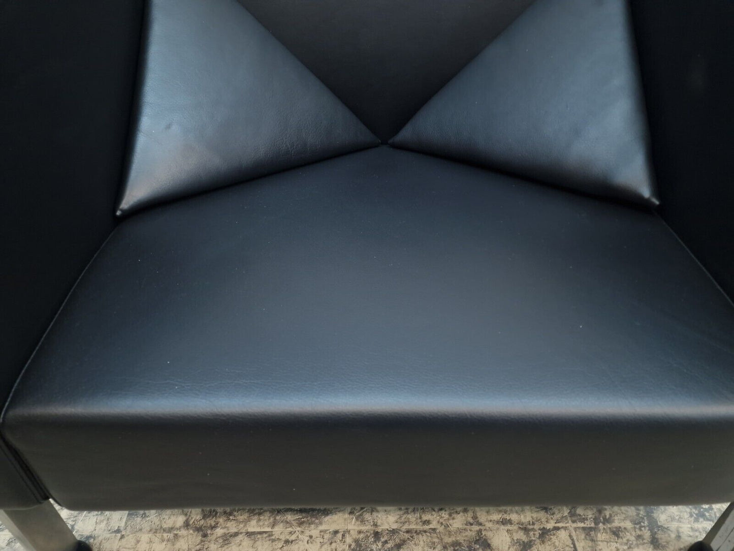 {{ product_title }} – {{ product_type }} von JS Furniture, Designer-Möbel gebraucht.