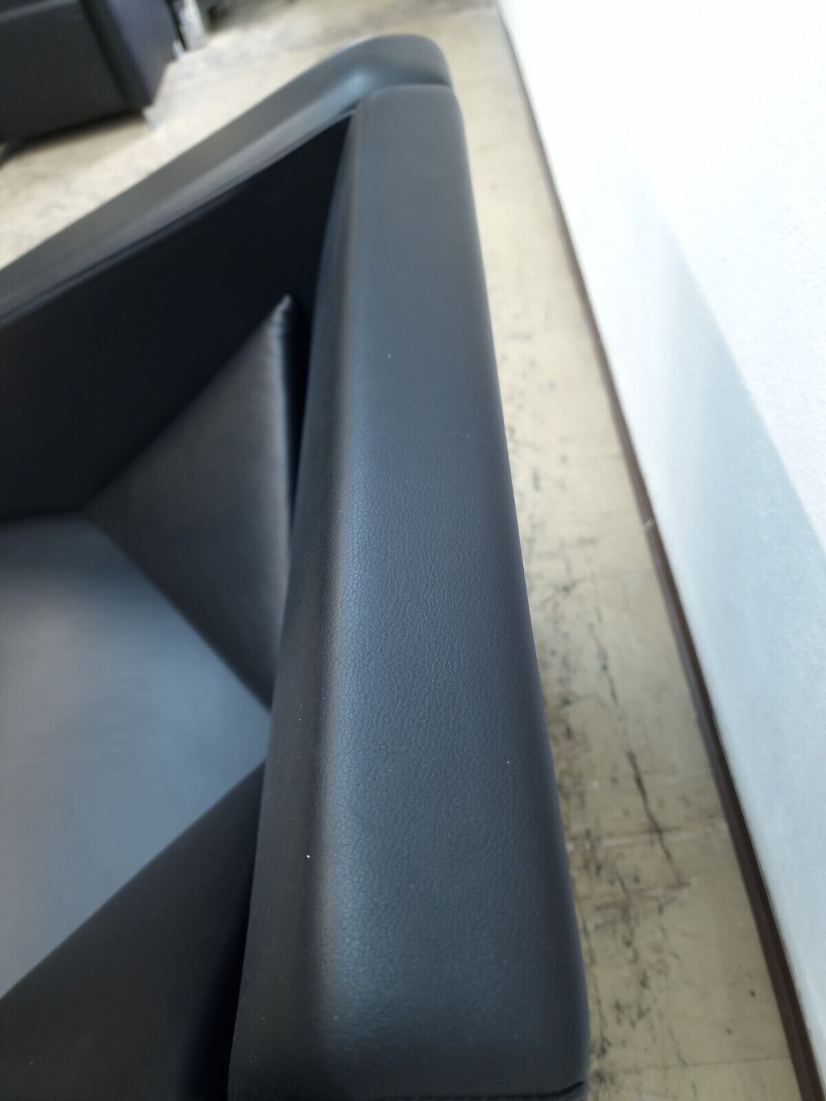 {{ product_title }} – {{ product_type }} von JS Furniture, Designer-Möbel gebraucht.