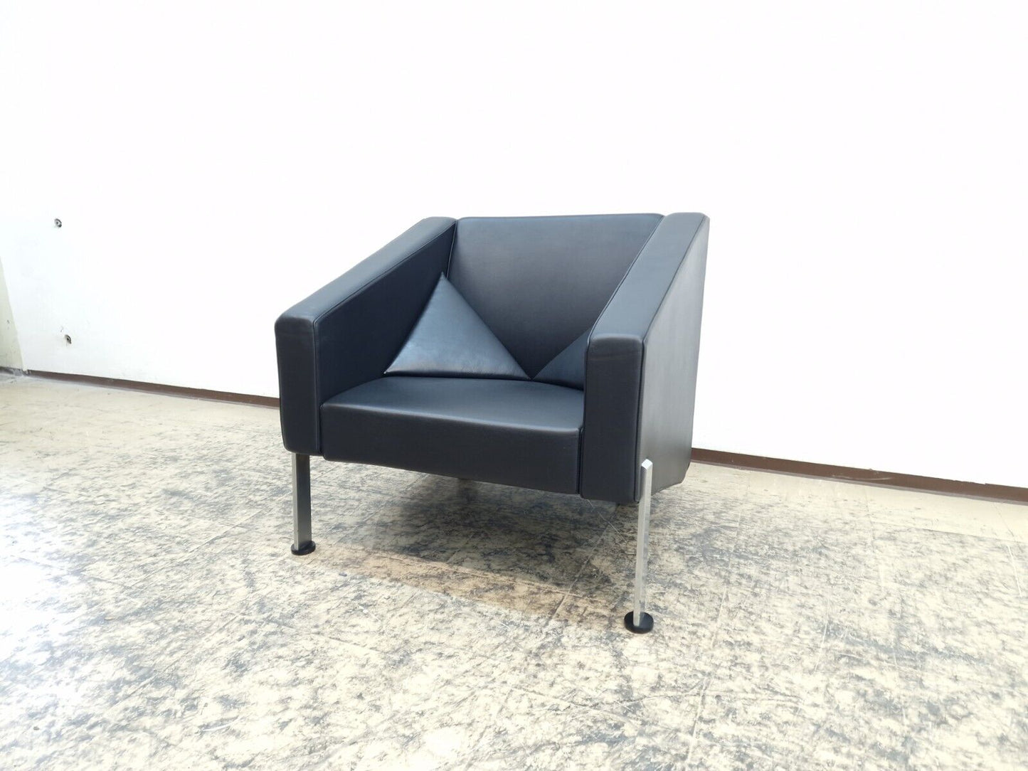 {{ product_title }} – {{ product_type }} von JS Furniture, Designer-Möbel gebraucht.