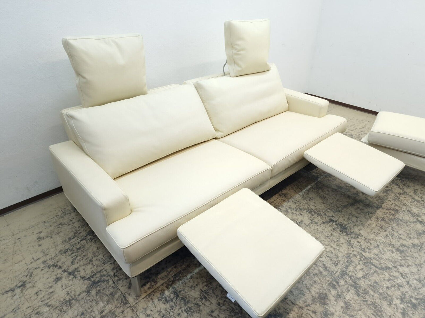 {{ product_title }} – {{ product_type }} von JS Furniture, Designer-Möbel gebraucht.