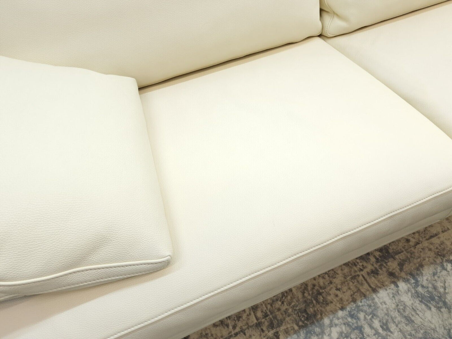 {{ product_title }} – {{ product_type }} von JS Furniture, Designer-Möbel gebraucht.