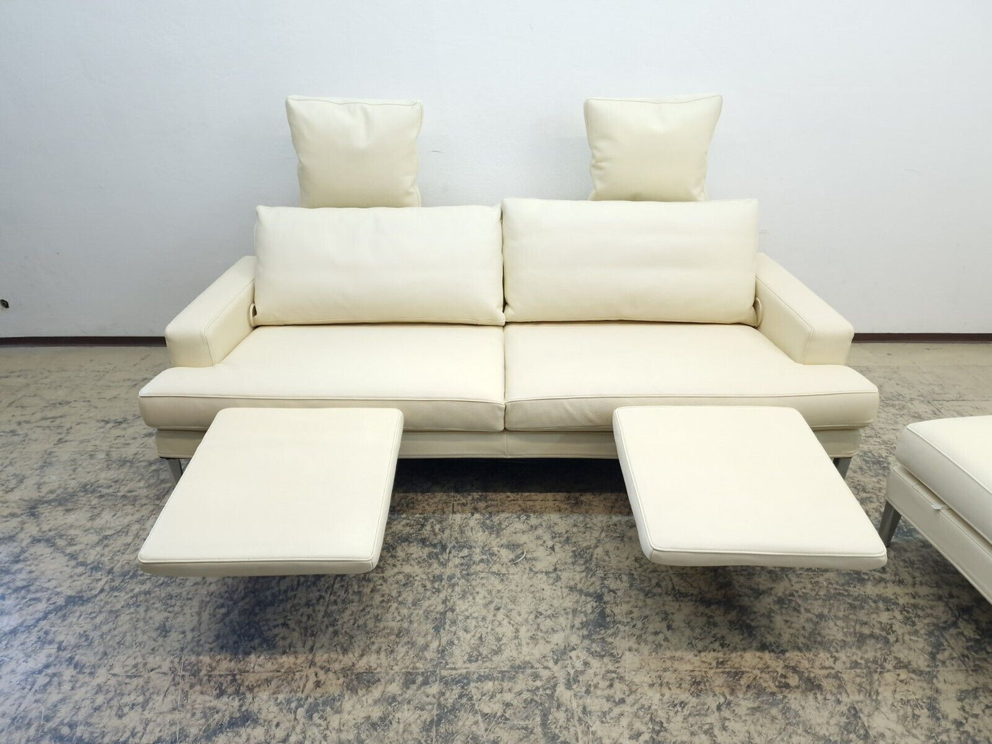 {{ product_title }} – {{ product_type }} von JS Furniture, Designer-Möbel gebraucht.