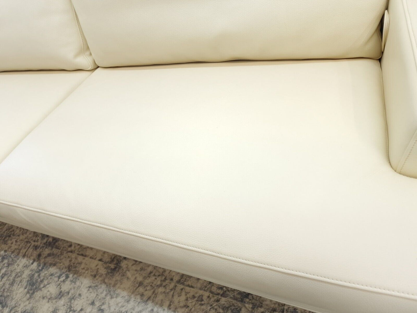 {{ product_title }} – {{ product_type }} von JS Furniture, Designer-Möbel gebraucht.
