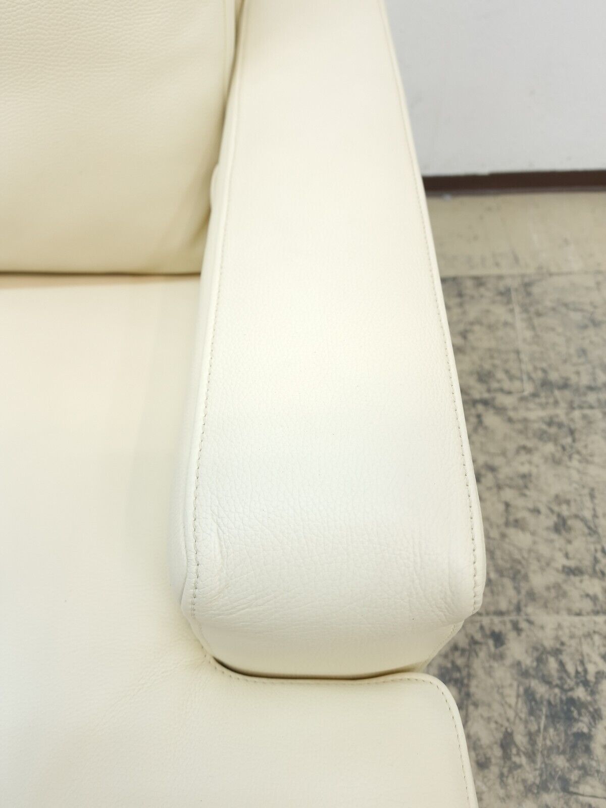{{ product_title }} – {{ product_type }} von JS Furniture, Designer-Möbel gebraucht.