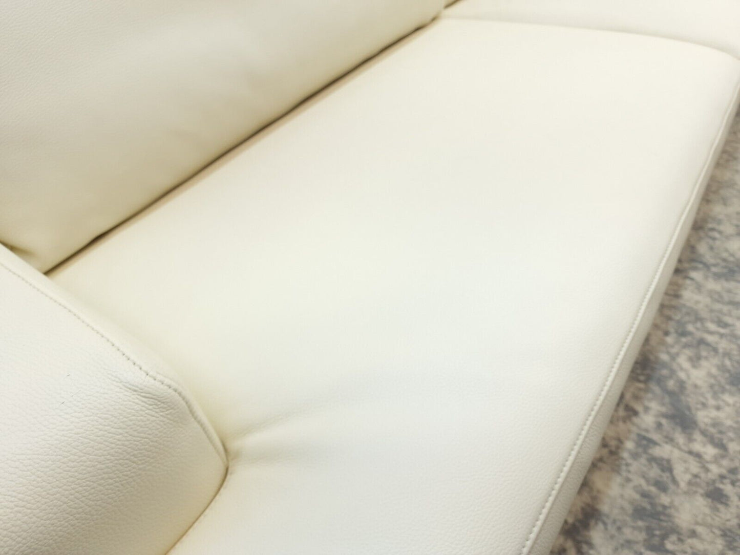 {{ product_title }} – {{ product_type }} von JS Furniture, Designer-Möbel gebraucht.