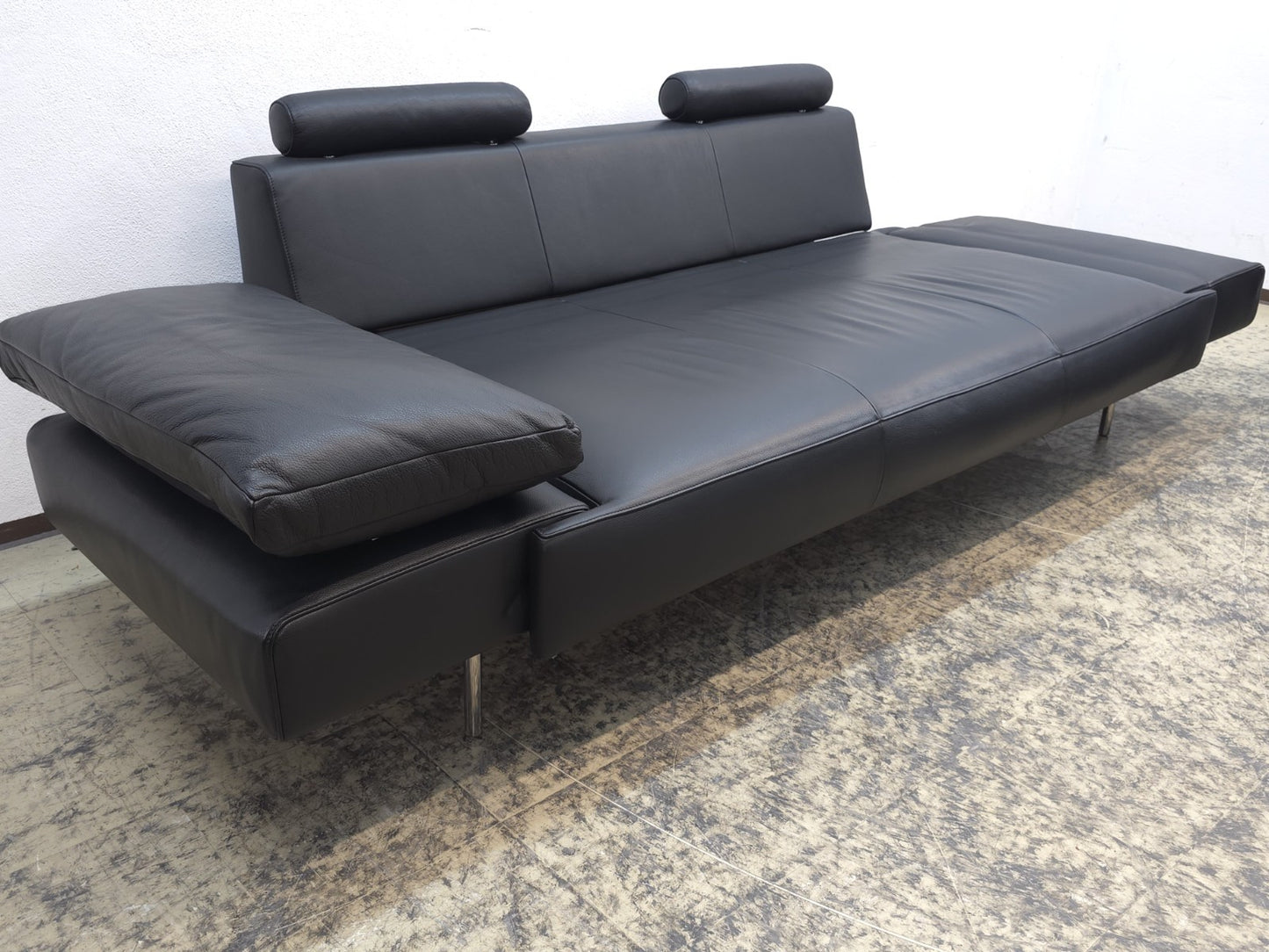 {{ product_title }} – {{ product_type }} von JS Furniture, Designer-Möbel gebraucht.