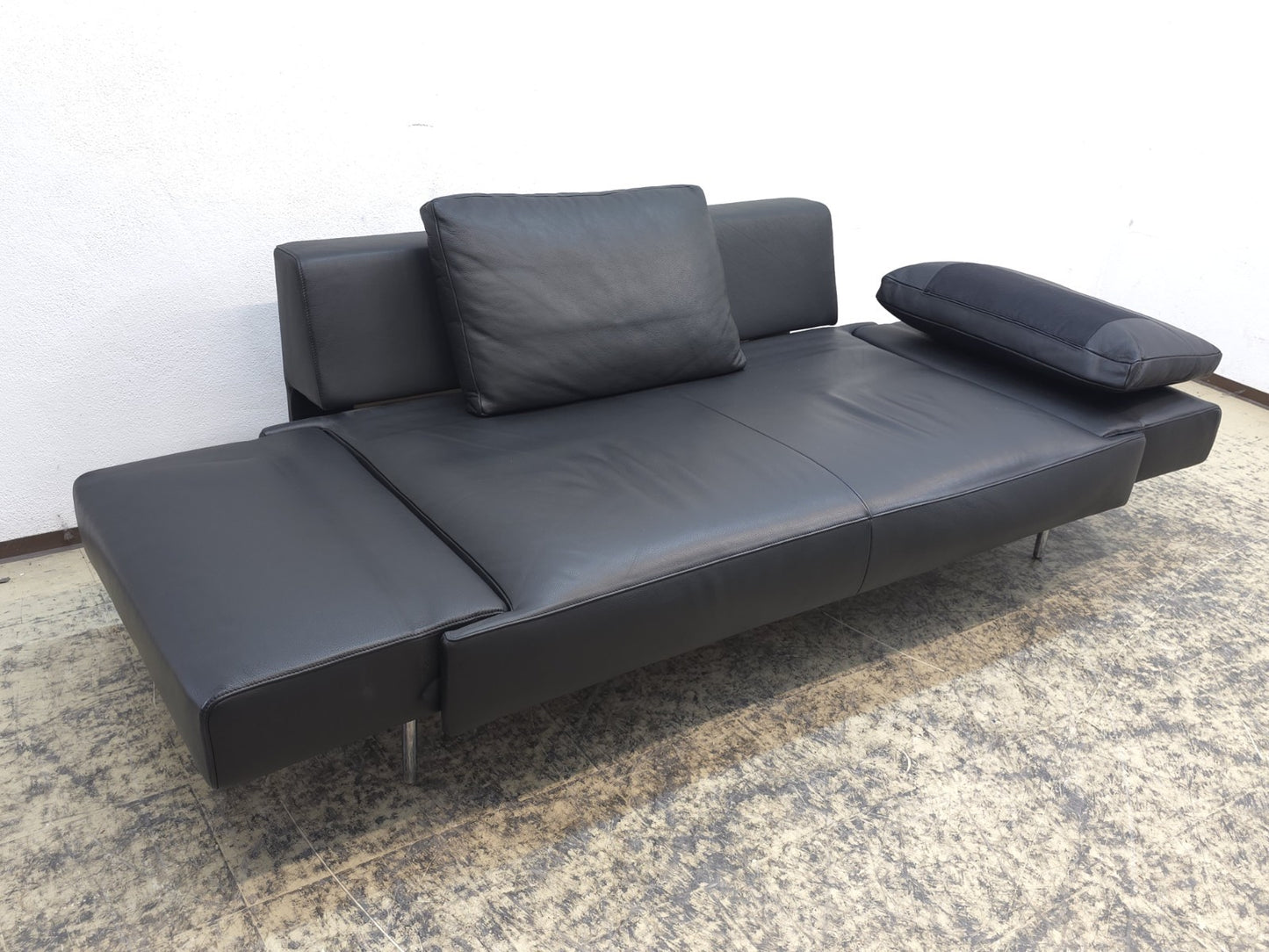 {{ product_title }} – {{ product_type }} von JS Furniture, Designer-Möbel gebraucht.