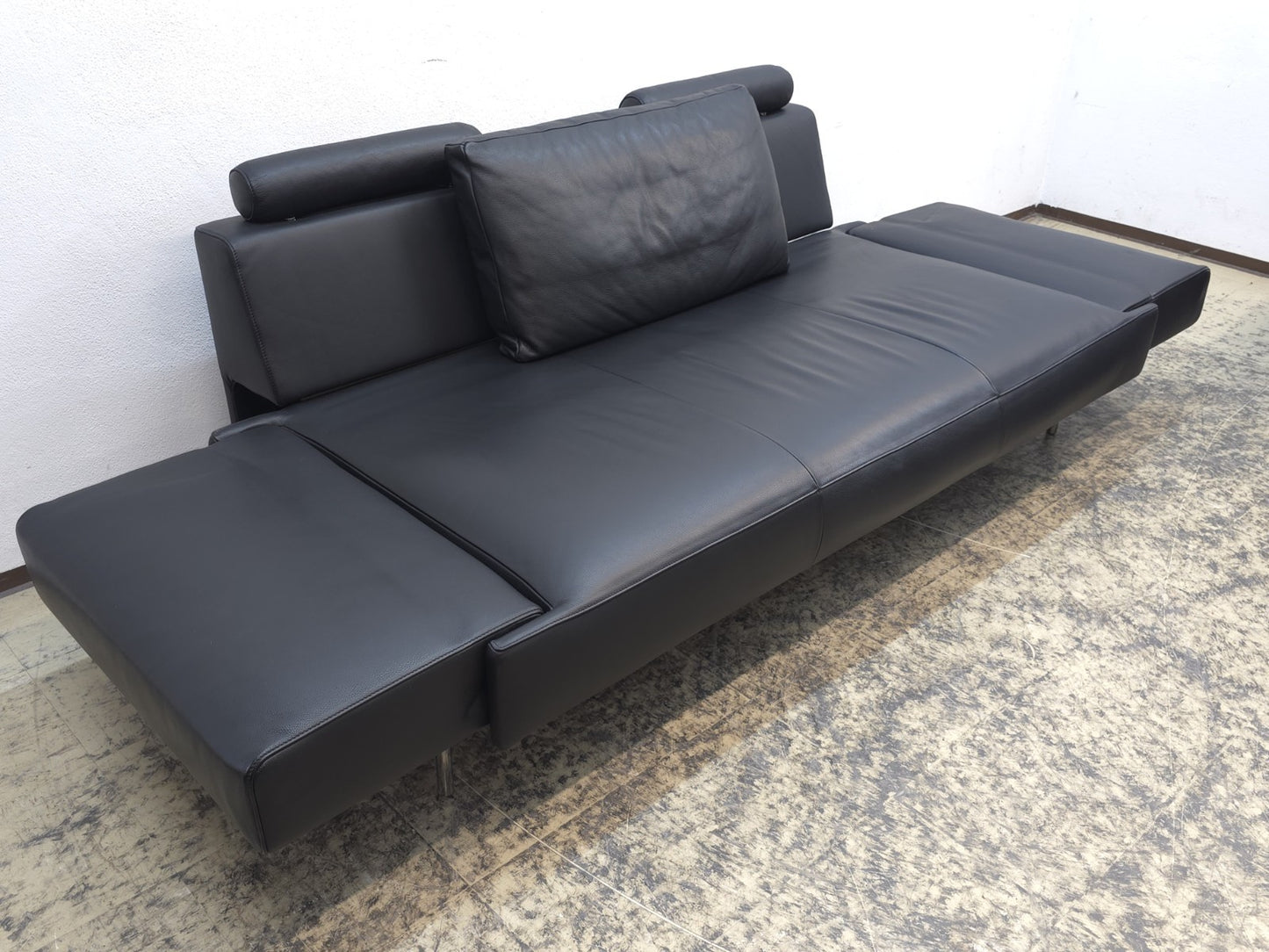 {{ product_title }} – {{ product_type }} von JS Furniture, Designer-Möbel gebraucht.