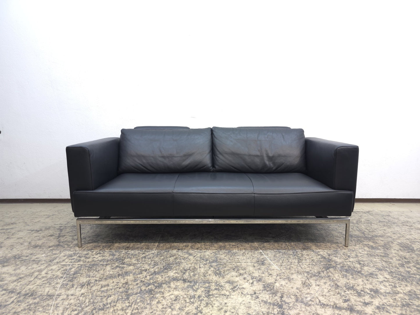 {{ product_title }} – {{ product_type }} von JS Furniture, Designer-Möbel gebraucht.