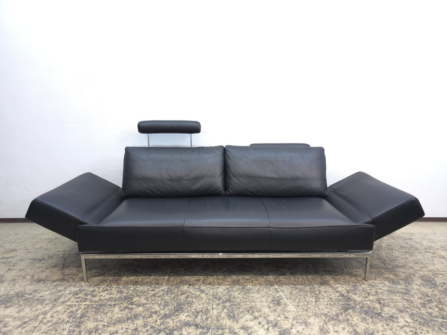 {{ product_title }} – {{ product_type }} von JS Furniture, Designer-Möbel gebraucht.