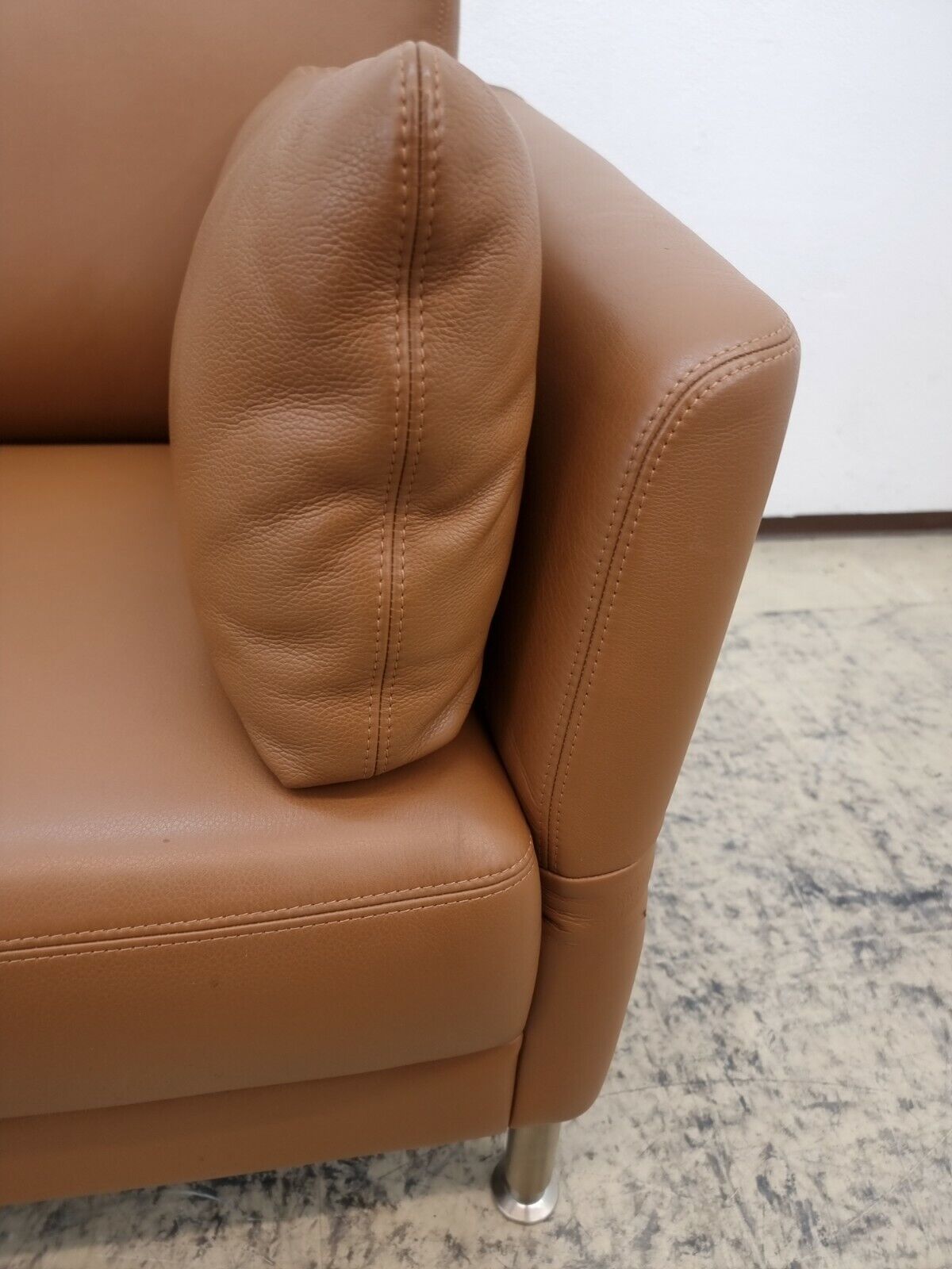 {{ product_title }} – {{ product_type }} von JS Furniture, Designer-Möbel gebraucht.