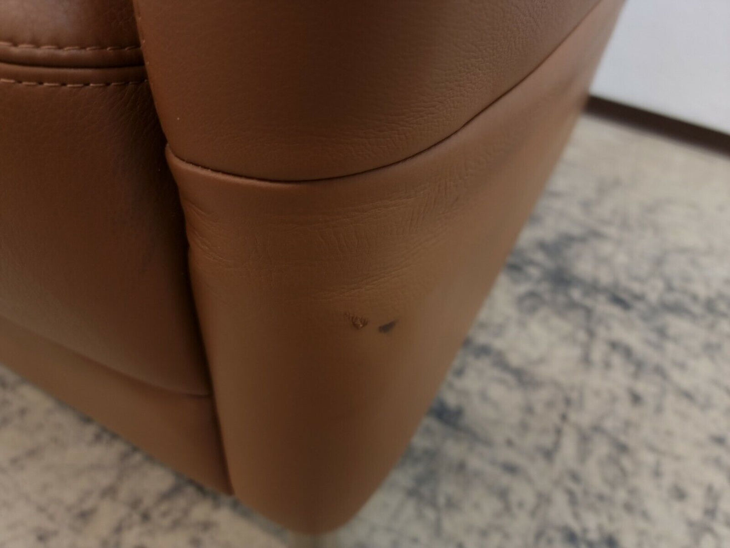 {{ product_title }} – {{ product_type }} von JS Furniture, Designer-Möbel gebraucht.