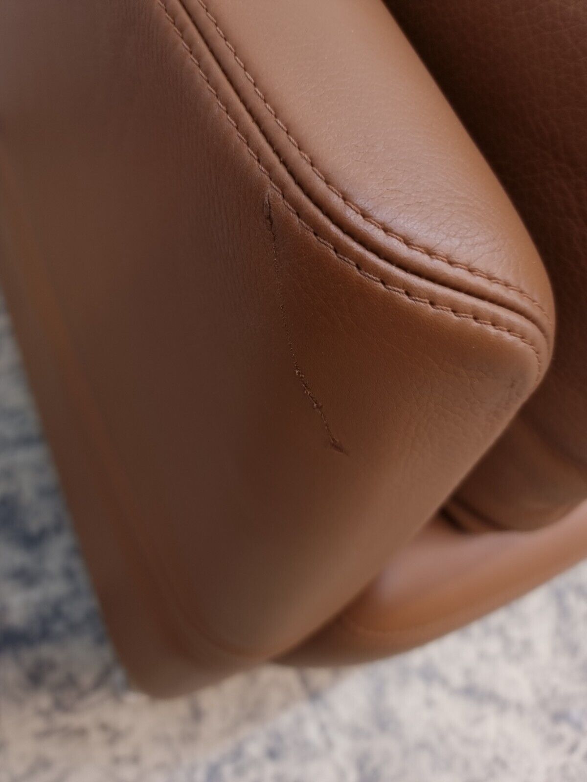 {{ product_title }} – {{ product_type }} von JS Furniture, Designer-Möbel gebraucht.