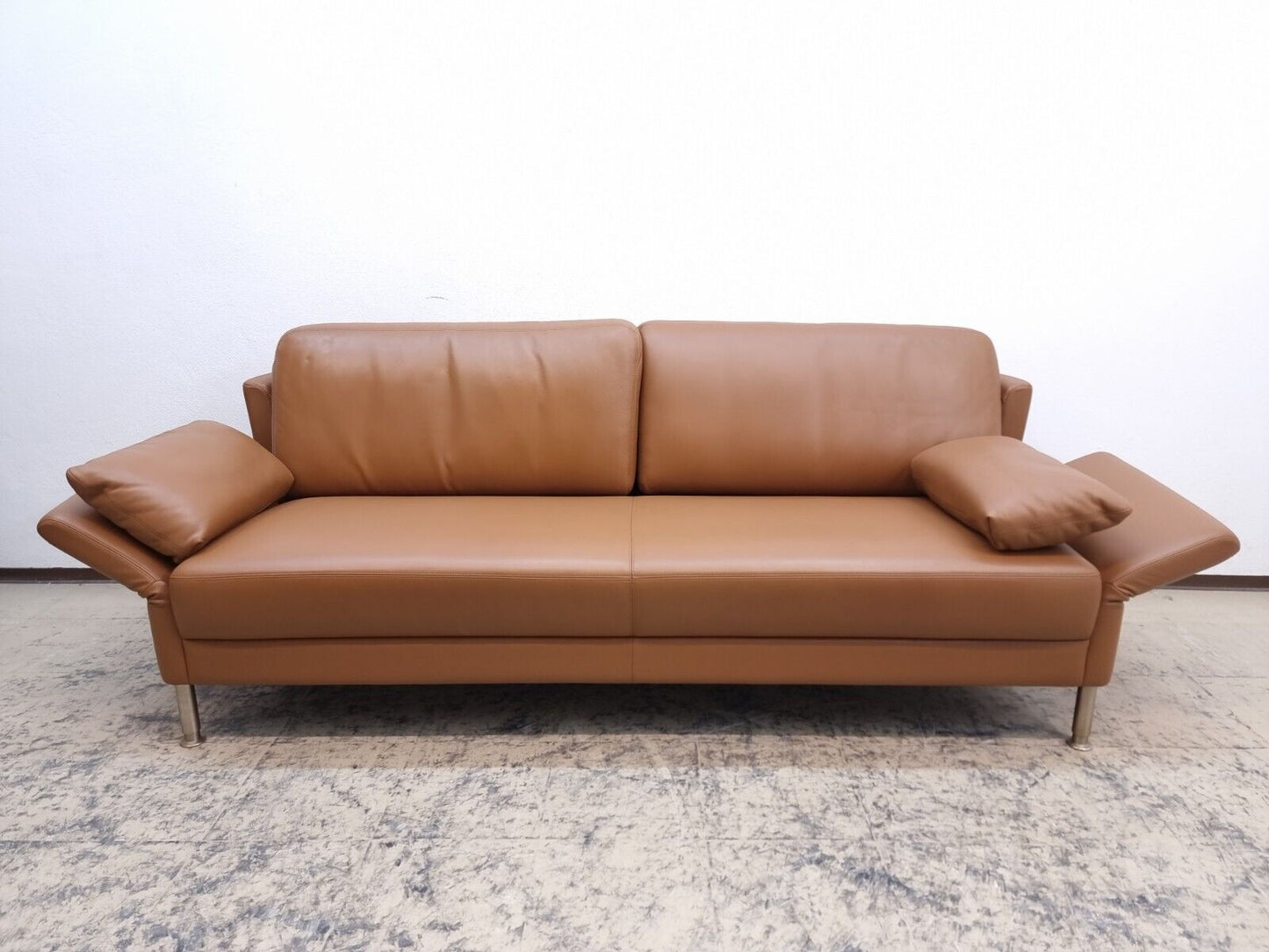 {{ product_title }} – {{ product_type }} von JS Furniture, Designer-Möbel gebraucht.