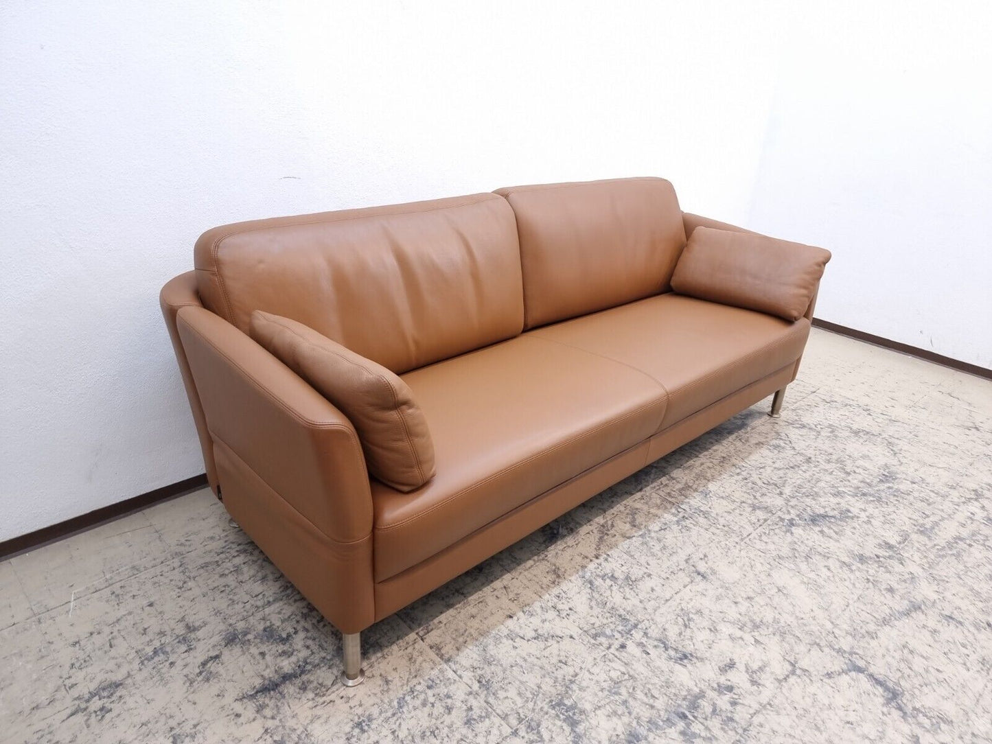 {{ product_title }} – {{ product_type }} von JS Furniture, Designer-Möbel gebraucht.