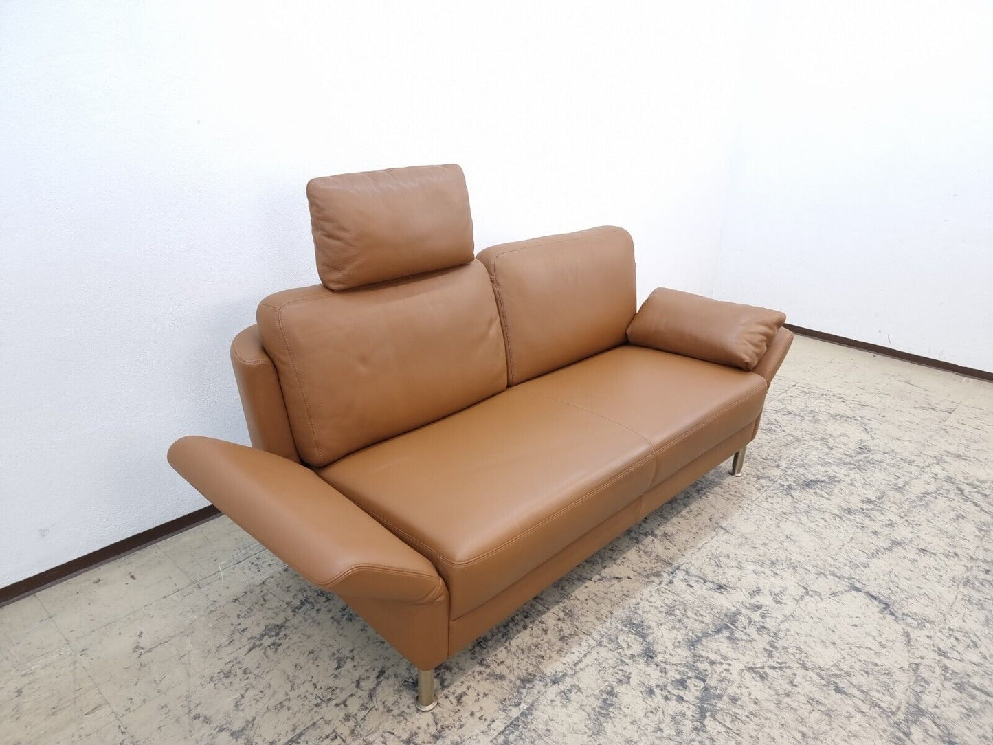 {{ product_title }} – {{ product_type }} von JS Furniture, Designer-Möbel gebraucht.