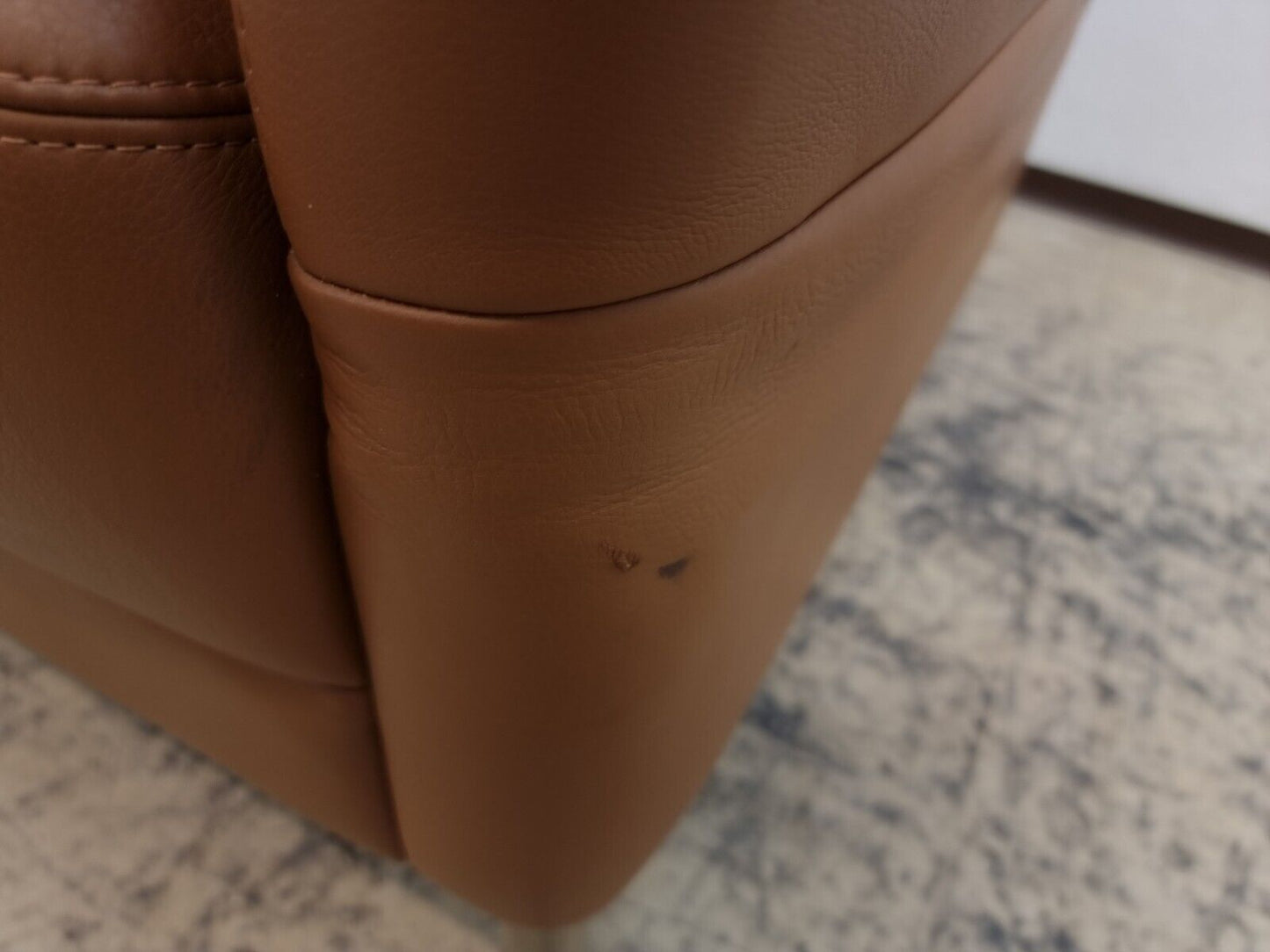 {{ product_title }} – {{ product_type }} von JS Furniture, Designer-Möbel gebraucht.