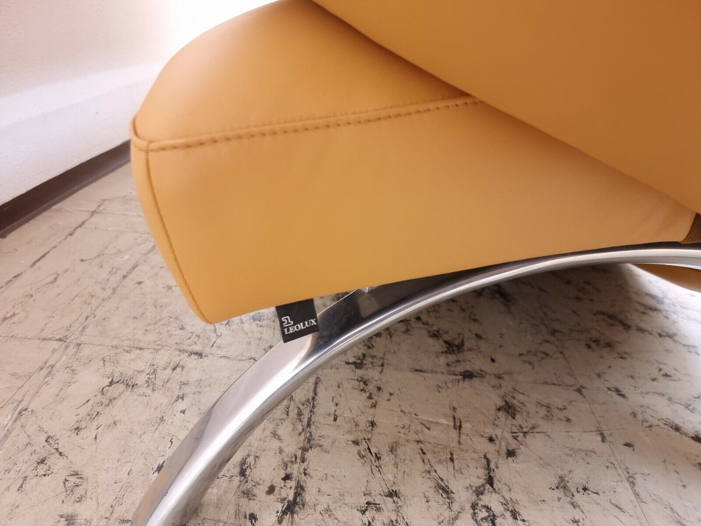 {{ product_title }} – {{ product_type }} von JS Furniture, Designer-Möbel gebraucht.