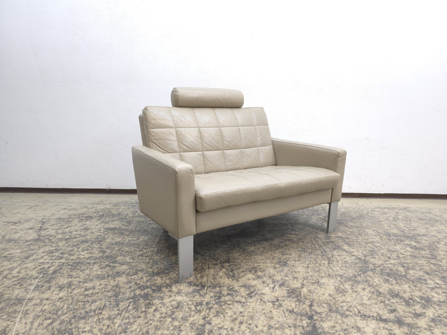 {{ product_title }} – {{ product_type }} von JS Furniture, Designer-Möbel gebraucht.