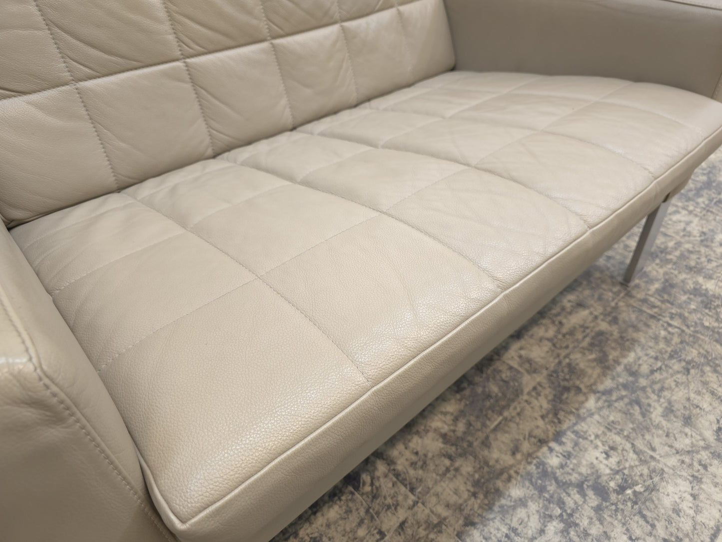 {{ product_title }} – {{ product_type }} von JS Furniture, Designer-Möbel gebraucht.