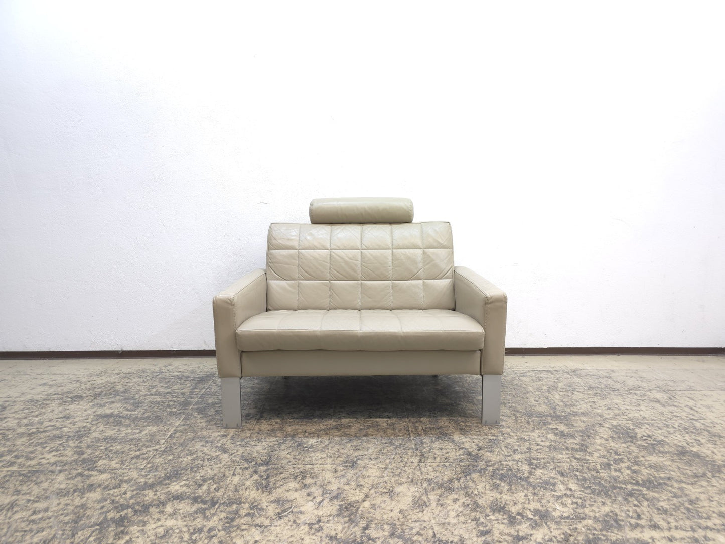 {{ product_title }} – {{ product_type }} von JS Furniture, Designer-Möbel gebraucht.